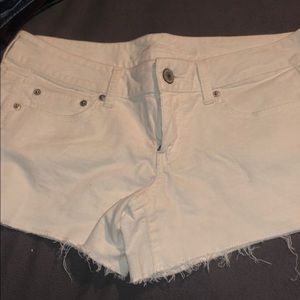 Stretch white ribbed shorts